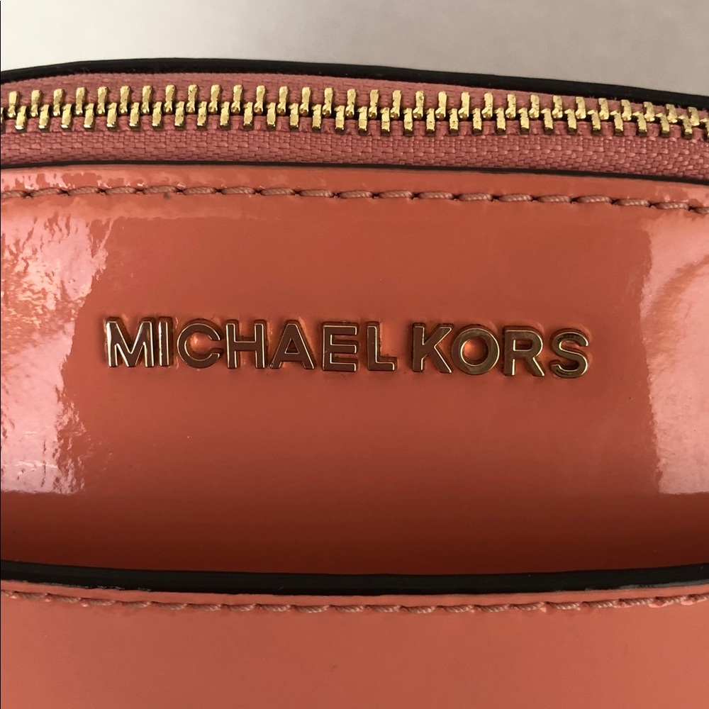 MICHAEL KORS Patent Leather Coral Crossbody, Excellent - Picture 2 of 12